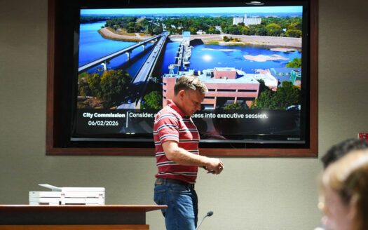 Lawrence still negotiating contract with city manager candidate